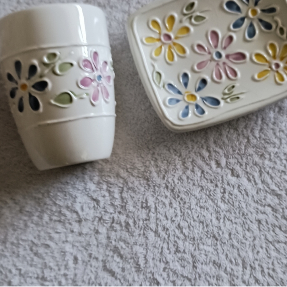 Floral Ceramic Set with White Base - Picture 5 of 5